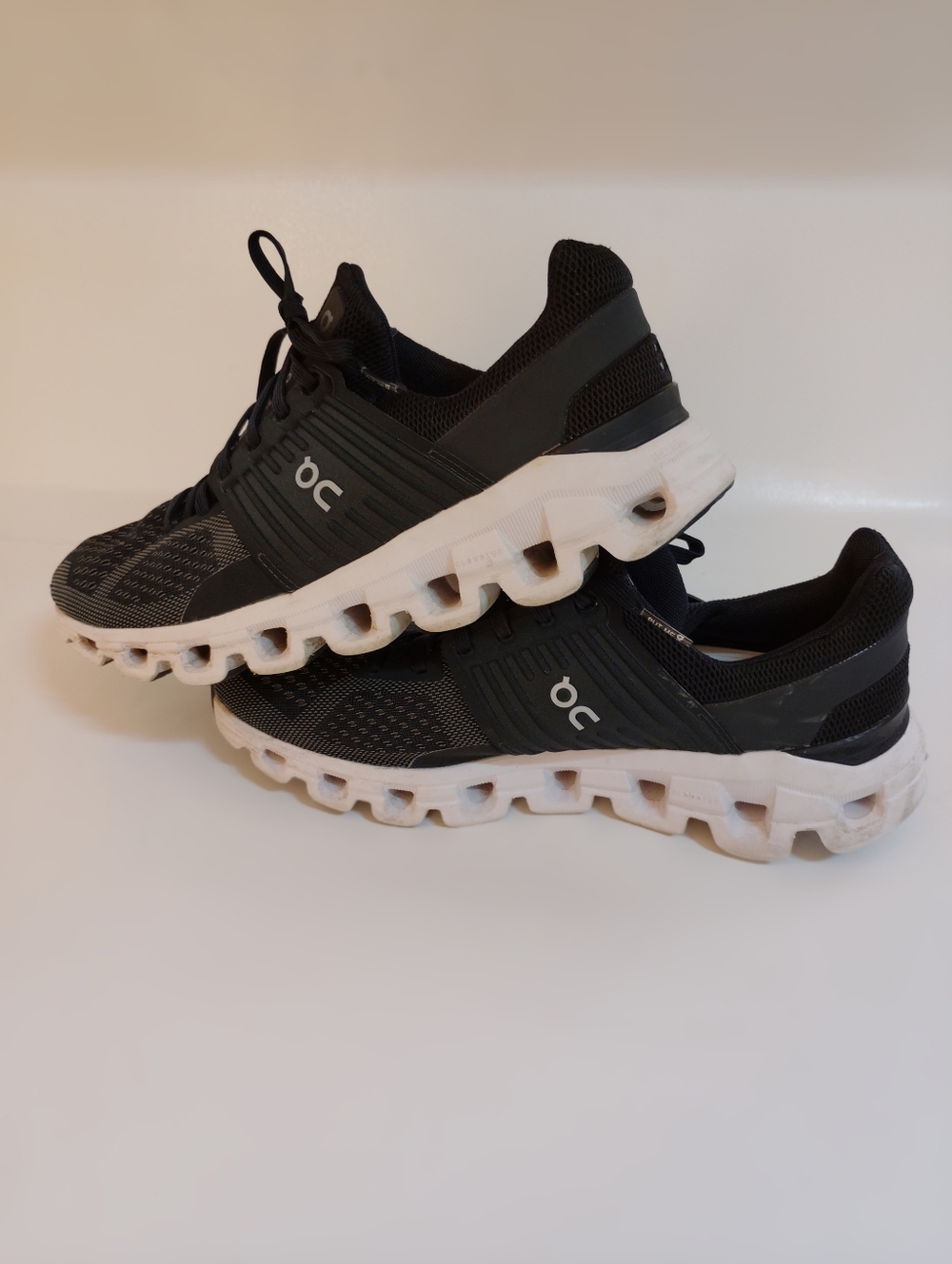On Cloud Women's Black and White Running Sneakers - Picture 4 of 8
